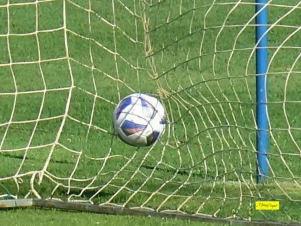 Futbalisti opäť s tesnou prehrou.