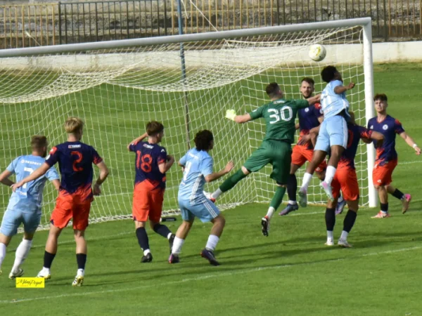 Dobrý štart futbalistov, pricestuje Rača.