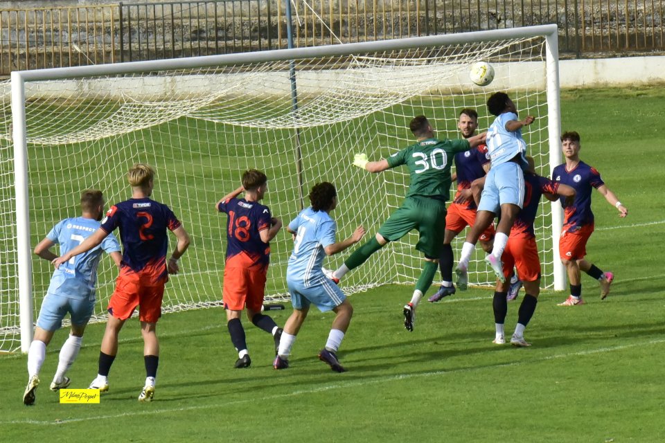 Dobrý štart futbalistov, pricestuje Rača.