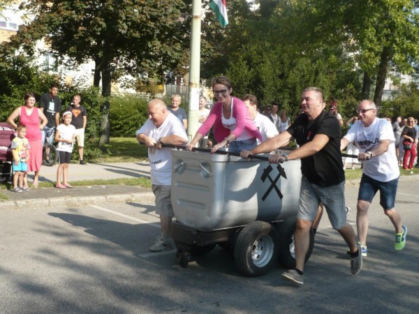 Šaľania tlačili v Maďarsku banský vozík