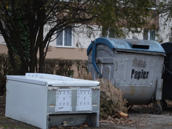 Zmena systému zberu odpadov v meste Šaľa – časť Veča prostredníctvom systému polopodzemných kontajnerov