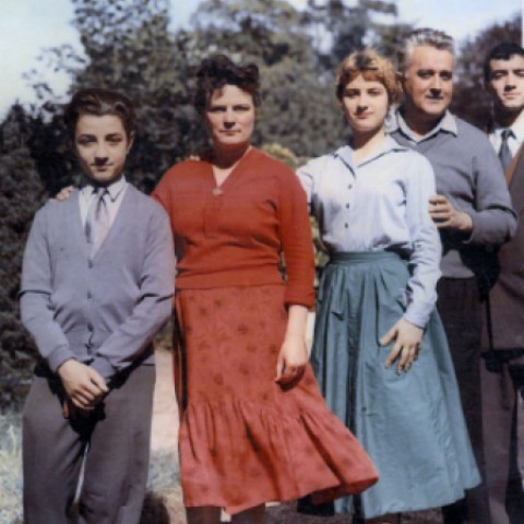 Fotografia z októbra 1955.Na zábere zľava mladší syn Bernard, manželka, dcéra Zizi, Kollár a starší syn Michel