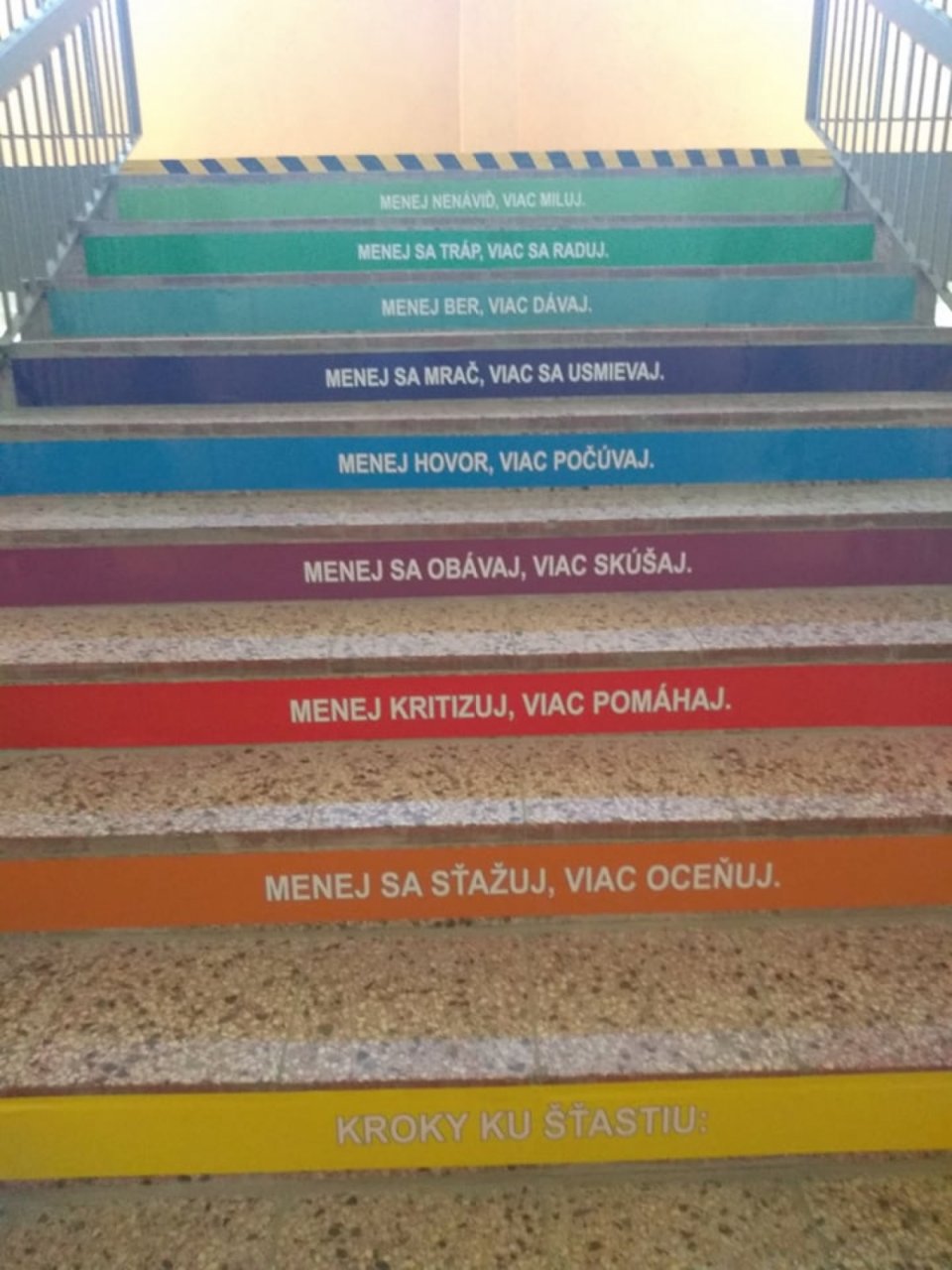 Neobyčajné schody v MŠ 8. mája